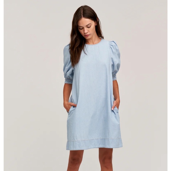 Velvet by Graham & Spencer Dresses & Skirts - NWT! Velvet by Graham & Spencer NAOMI CHAMBRAY SHIFT DRESS. Size XS